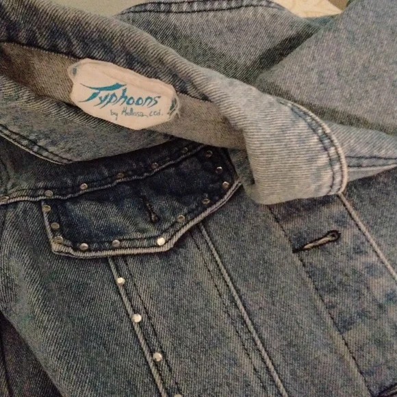 Women's EUC Typhoons med blue denin jacket w/ rhinestone detail Sz Medium - Picture 5 of 6